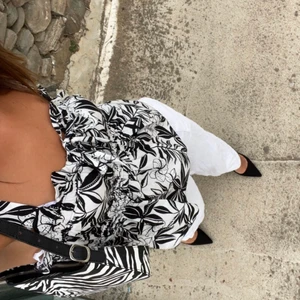 Topp - säljer min snygga topp från Spanien! köpare står för frakten🤍🤍