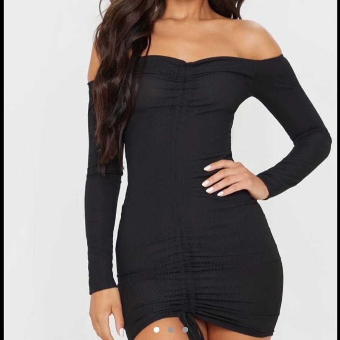 Ribbad Off shoulder klänning PLT