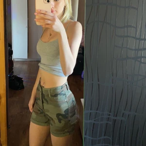 Shorts  - Jeans militär shorts som jag längre inte använder men bra kvalite! 💕 frakt tillkommer 