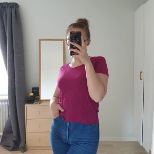 Lila t-shirt - Fint skick