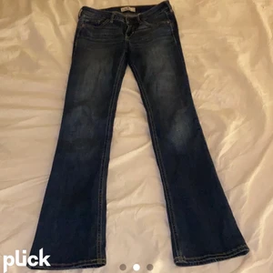 Low Waits jeans  - Säljer dessa low Waits bootcut jeans ( lånad bild) som är köpta här på Plick men de passade inte mig så bra❤️