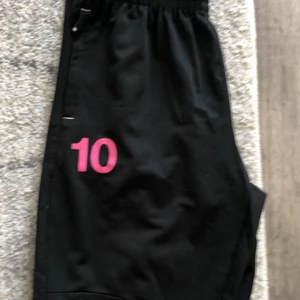 Tränings byxa - Tränings overall byxa från stano! Säljer pga att de ej kommer till användning! Står endast nr 10 på de!