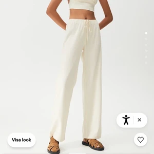 Linnebyxor  - Säljer dessa eftertraktade linnebyxor i både XS & M då båda var några cm för korta för mig som är 168 lång, jättefina och alla prislappar är kvar🤍 ‼️BÅDA är sålda‼️