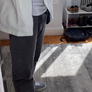 Weekday space - Säljer mina Weekday space dessert grey då dom knappt kommer till användning. Dom är i storlek 34/32. Köpte dom i början av året och dom är som nya