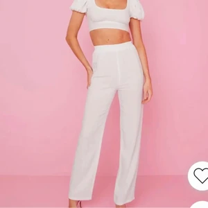 Bianca x Nelly linnebyxor  - Säljer mina helt nya linnebyxor från Biancas sista kollektion med Nelly! Lapparna är kvar och dom är endast testade! Säljer då jag redan har ett par!💗 dessa är helt slutsålda!!