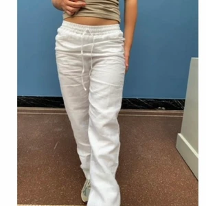 Linnebyxor - Säljer dessa linnebyxor från design by si då de va något förstora för mig annars jättesnygga. De är i storlek xs och normal längd. Buda gärna. Köp dirket för 400kr (köparen står för frakt)