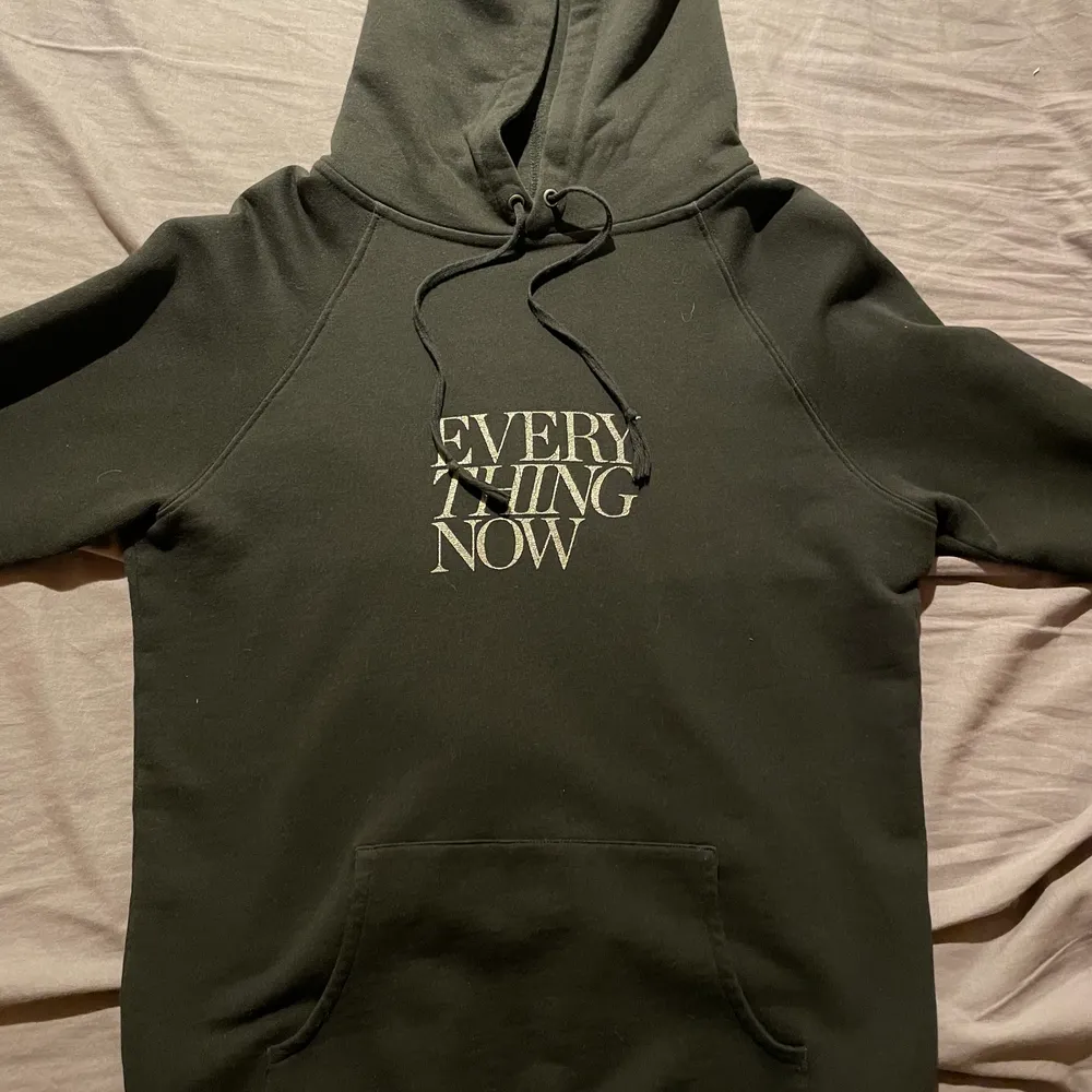 Använd 5 gånger, inga flaws nypris 6000kr . Hoodies.