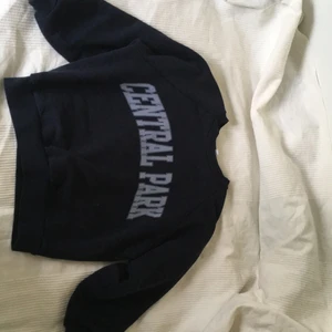 Sweater från Subdued - Säljer min fina subdued tröja pga at att den ej kommer till användning längre. Köparen står för post avgiften.