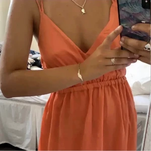 Långklänning  - Lånade Bilder!! Finaste långklänningen från hm, aldrig använd och lapparna sitter kvar❤️❤️  finns kvar tills den är markerad såld