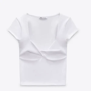 Topp med knut - Den är nästan oanvänd. Kom priv för fler bilder!! 