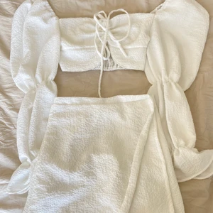 Klänningen  - Köpte den från Thailand. Har använt ca 1-2 gånger 