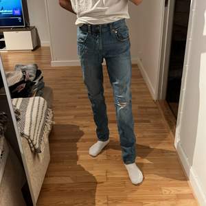Ripped Jeans från Lager157 Strl L (slim)