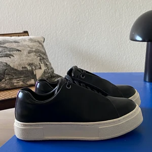 Eytys Doja  - Storlek 36! Endast använda en gång, tillhörande tygpåse ingår. Nypris 1900kr. 