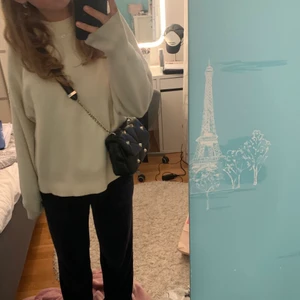 Väska, Zara - Skit cool och snygg väska från Zara som tyvärr inte kommer till använding. Använd 3 ggr❤️❤️som ny