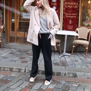 Kappa - Vit/ljusbeige kappa från H&m i storlek 36
