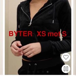 SÖKER S - Svart juicy-hoodie i XS. Endast använd en gång och absolut inga defekter. Söker nu en lika dan fast i S eftersom jag tror den hade passat mig bättre. Måste också vara i lika bra skick🥰