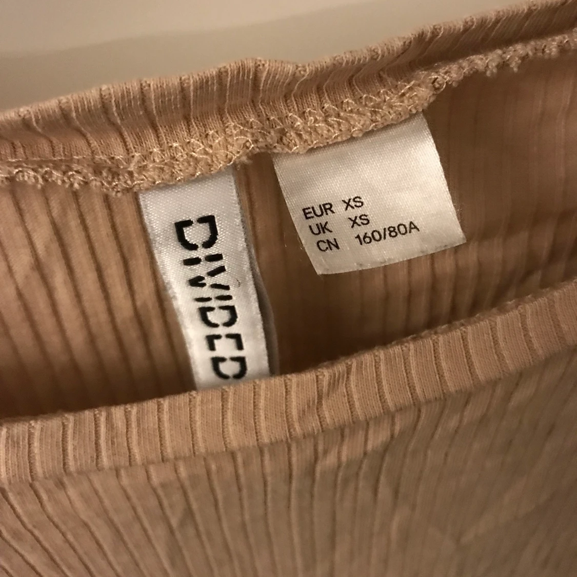 H&M divided beige T-shirt stl XS - 90