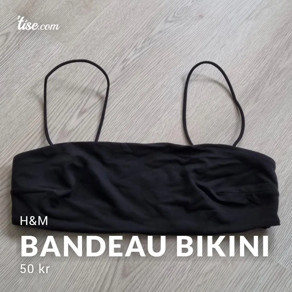 Svart bandeau bikiniöverdel från H&M med uttagningsbar fodring 👙 Axelbanden är omsydda.. Övrigt.