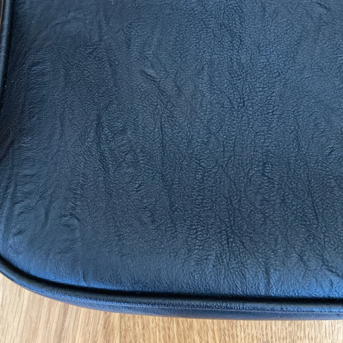 Svart axelremsväska - 90