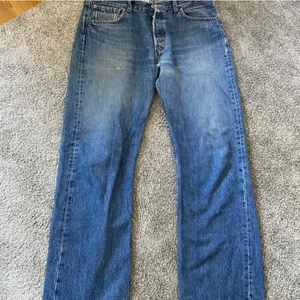 Levis jeans - Strl 34 32, bra skick  Kan skickas om köparen står för frakt 