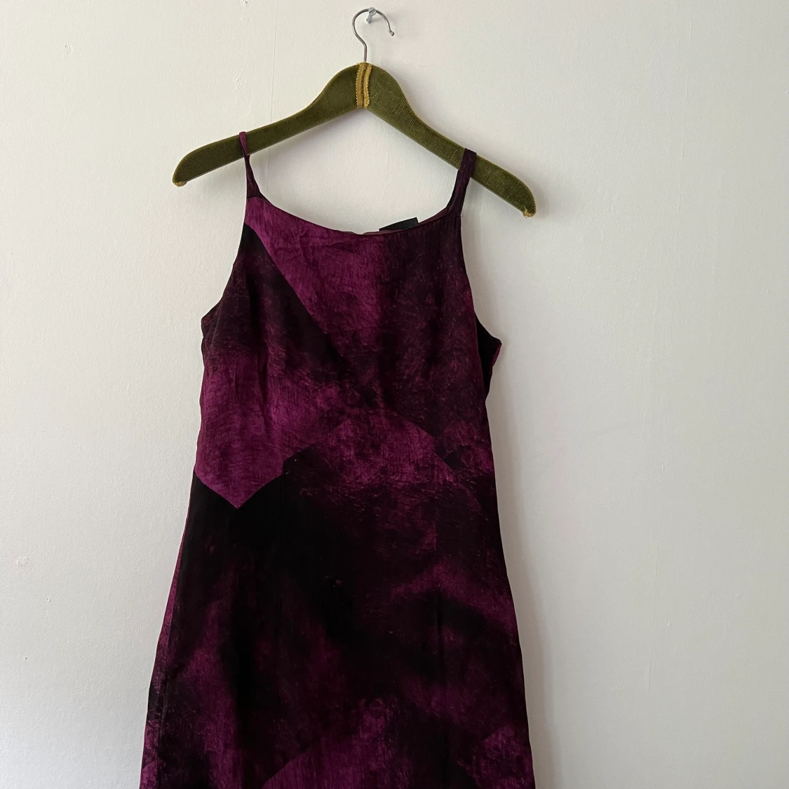 Snygg lång lila klänning