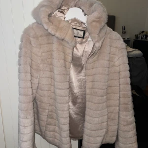 Päls jacka  - Skit snygg! 