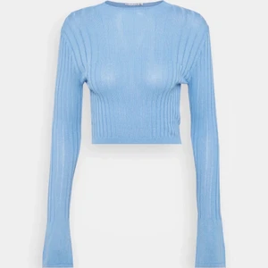 stickade tröjor - rensar garderoben och säljer massor av stickade tröjor (kommer lägga upp mer) alla säljs för samma pris. om du undrar efter en specifik färg, fråga för chansen är stor att jag har en tröja i den färgen. möts helst upp / frakt står den som köper för