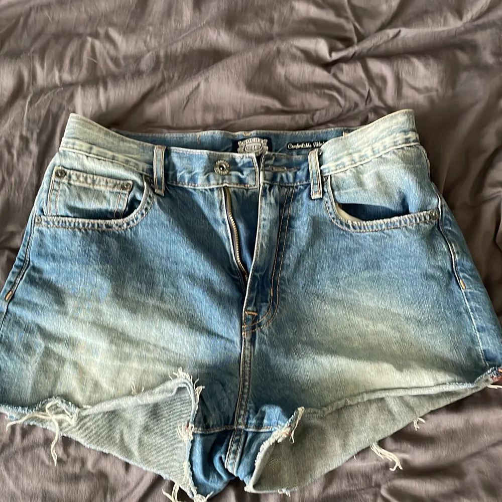 Jean shorts från crocker som har blivit lite för små. Shorts.