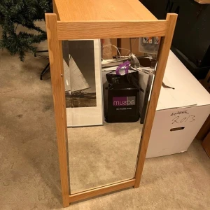 Spegel - Fin spegel med träram 