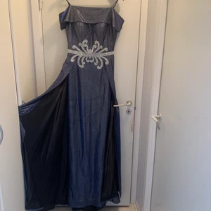 Fest klänning  - Jätte fin festklänning  Har knappt använt den