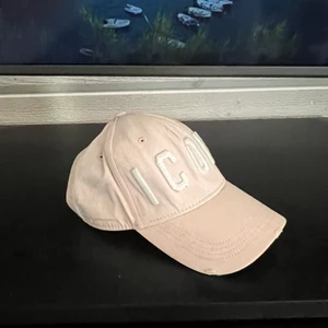 Dsquared keps - Rosa icon keps som nu säljes pågrund av att jag ej använder den