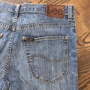 Lee herr-jeans. Strl W32 L34. Modell Brooklyn Straight. 