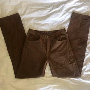 Midrise manchester byxor  - Raka midrise manchester byxor från Brandy Melville. 66 cm midja, 24 cm rise, 75 cm inseam. Aldrig använda då de var för små i midjan.