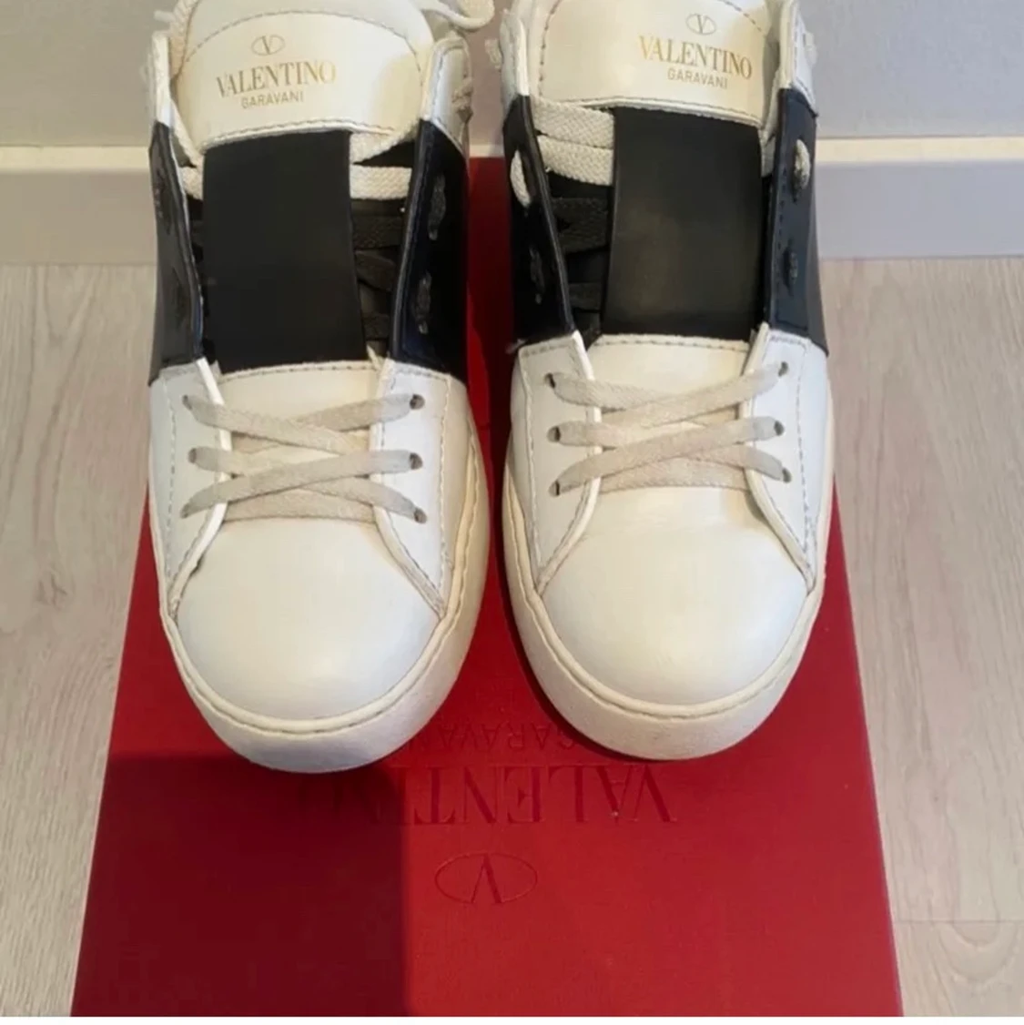 Valentino garavani  - 91