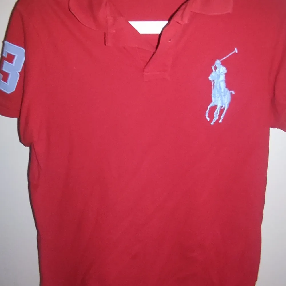 Custom fit size M. Big Pony logo. Bra skick.. T-shirts.