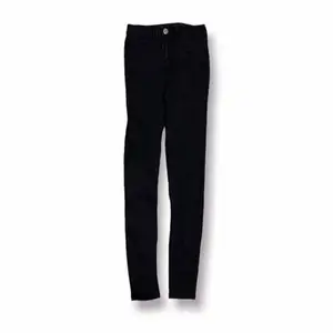 Svarta Skinny Jeans från New Yorker i Storlek 26/S