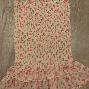 bikbok kjol -  mini kjol. bra skick, skriv för fler bilder