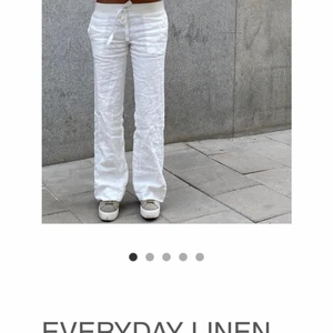 Alobha linne byxor - Jätte fina linne byxor från alobha, jag beställde två olika storlekar därför säljer jag dom andra🥰 Jag har provat dom på en gång men dom ligger fortfarande i påsen och är som nya. Helt slutsålda!