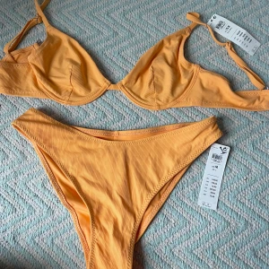 Bikini  - Storlek m på trosan Och 75b på toppen  Oanvända från Lindex  Kan skickas med spårbart 