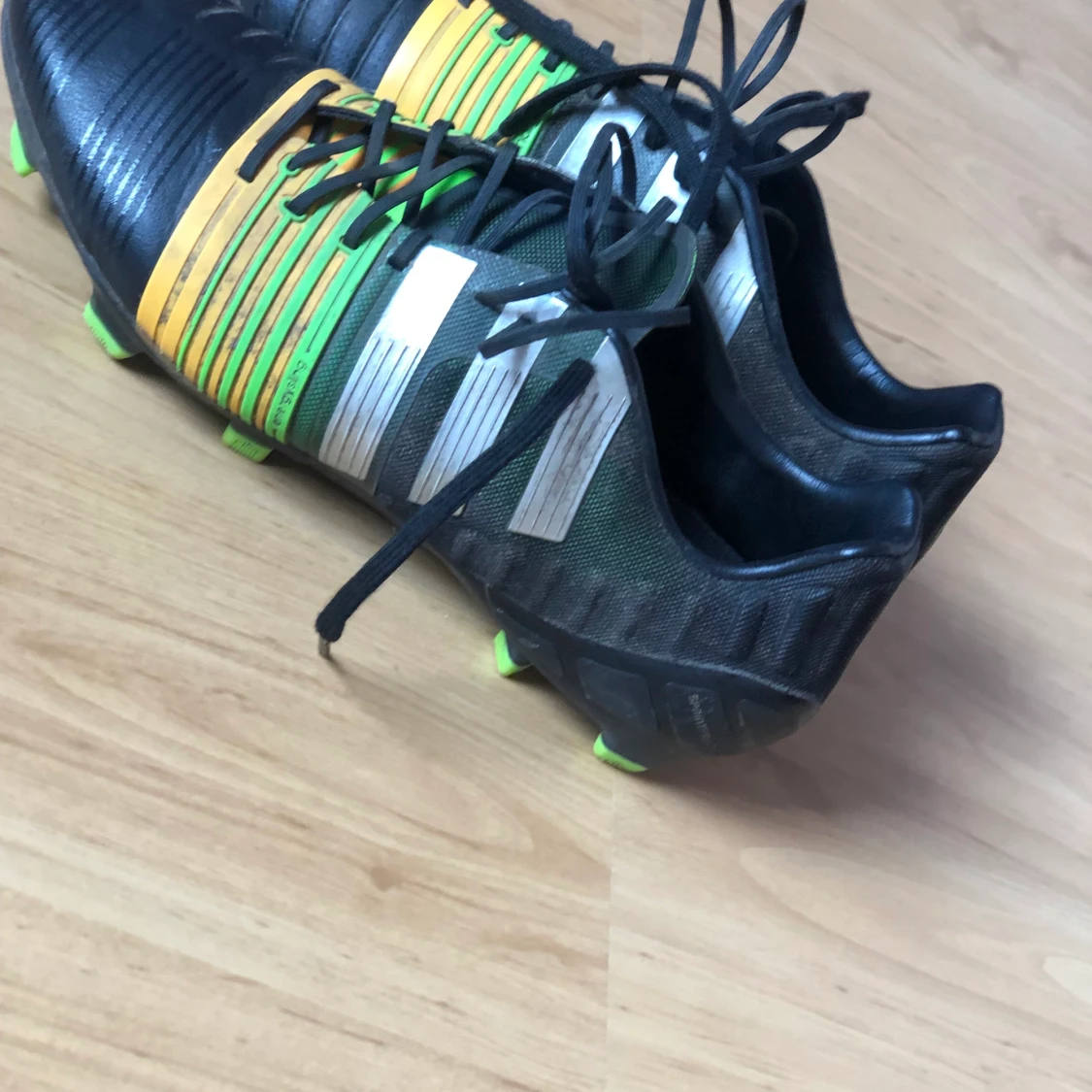 Adidas fotbollsskor stl 38/39 - 90