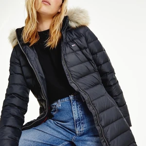 Tommy Hilfiger vinterjacka  - Säljer en fin Tommy Hilfiger vinterjacka i storlek 36. Det är en längre modell i svart färg.  Mycket fin skick 