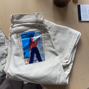 Eytys Benz 26 - Helt nya Eytys Benz i stl 26. Byxorna är helt oanvända och är i nyskick, säljer endast då de är för stora för mig. 💕