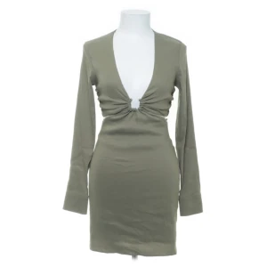 Klänning från zara  - Använd vid ett tillfälle 