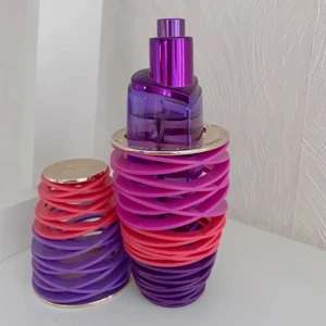 ʚ G I R L F R I E N D • J U S T I N   B I E B E R   P A R F Y M ɞ - säljer justin bieber’s girlfriend parfym för använder knappt parfym. är nästintill oanvänd, och nypris är väl idag runt 300kr så skulle säga det är ett kap! kontakta vid frågor! 💌  