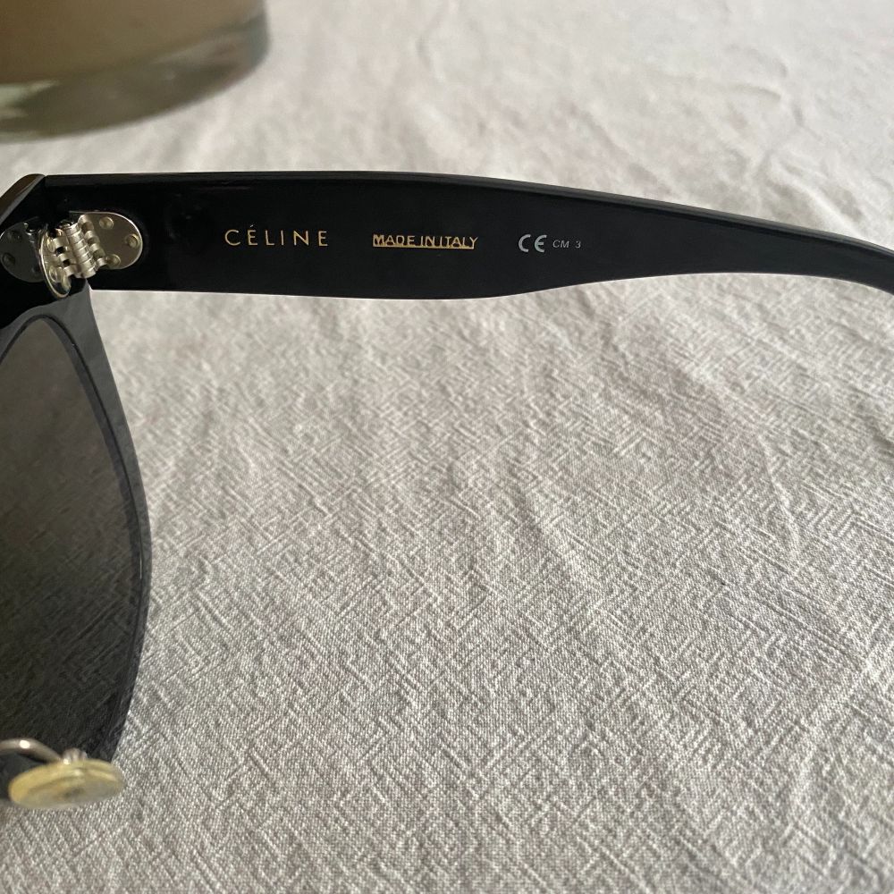 Svart Celine solglasögon - Accessoarer | Plick Second Hand