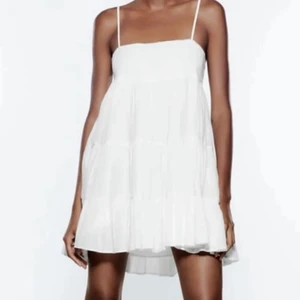 Zara klännign - Supersöt klänning från zara! Perfekt sommarklänning! Använt den fåtal gånger!
