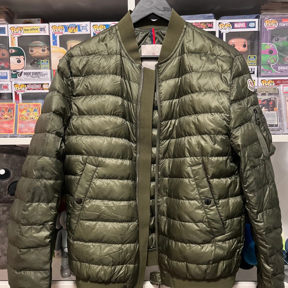 Moncler aiden on sale quilted bomber jacket