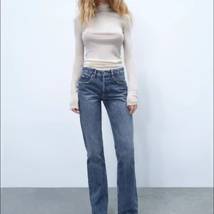 Zara straight jeans mid rise  - Slutsålda jeans från zara i str 36. Kan tänka mig att byta ifall någon har str 38! 