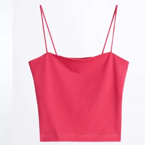 Rött linne  - Stilrent rött linne från Gina tricot som tyvärr inte kommer till användning ❤️ Säljs till högsta bud 💕