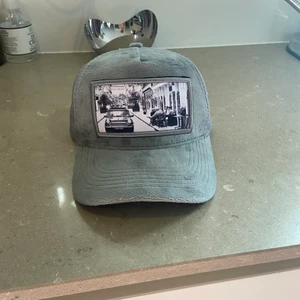 Emilio pendenza keps  - Säljer min pendenza keps för jag inte använder den. Den har inga skavander eller något den är helt hel har kvitto på mail!